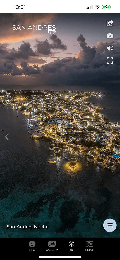 Vista aérea nocturna de San Andrés Isla con marcadores interactivos en 360